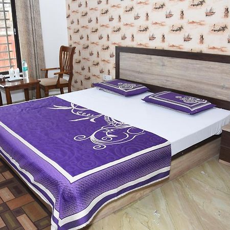ורנאסי Alakhnanda Guest House מראה חיצוני תמונה