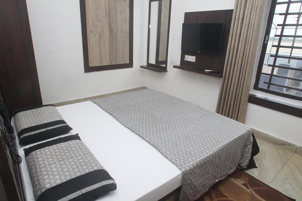 ורנאסי Alakhnanda Guest House מראה חיצוני תמונה