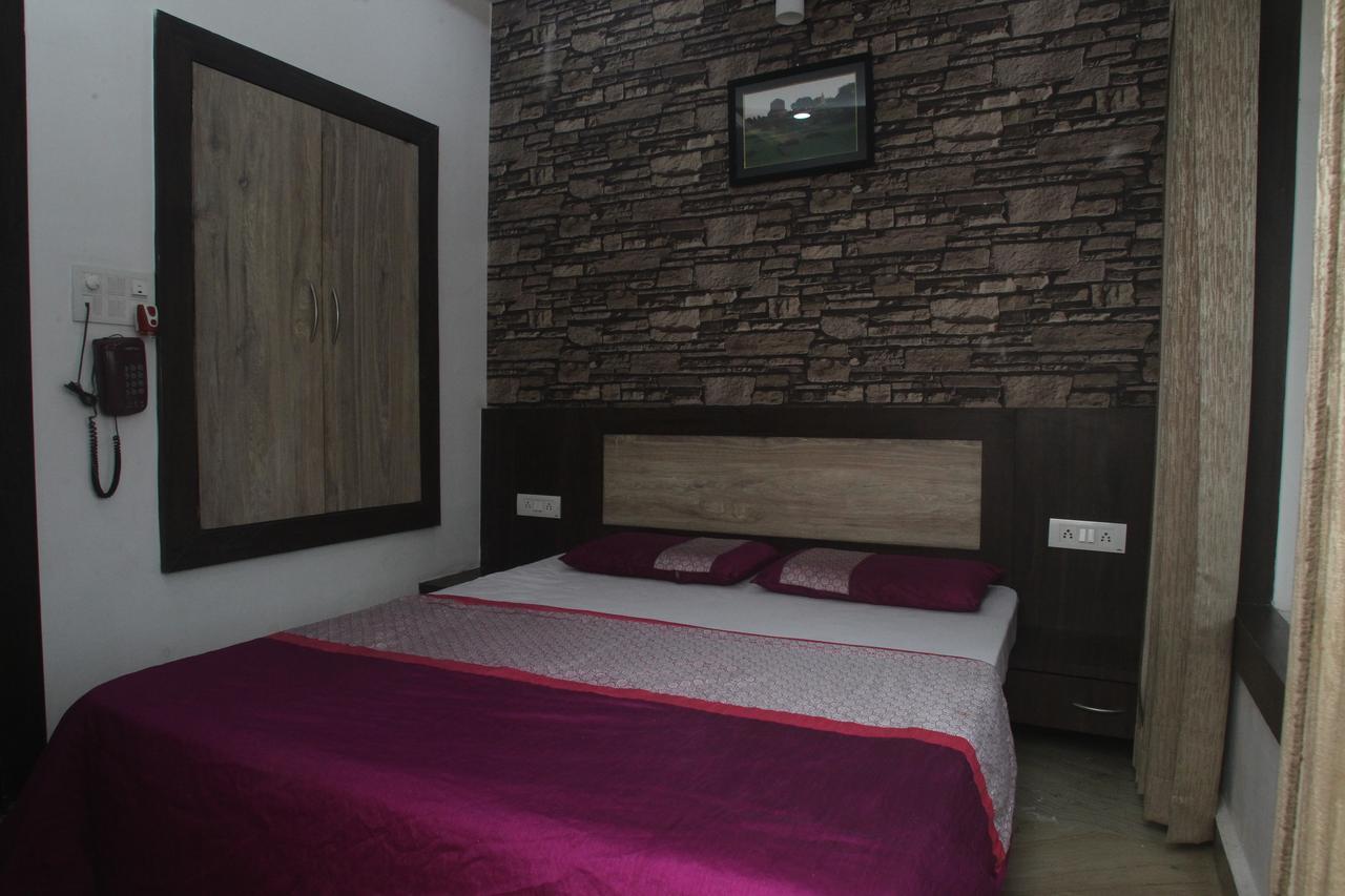 ורנאסי Alakhnanda Guest House מראה חיצוני תמונה