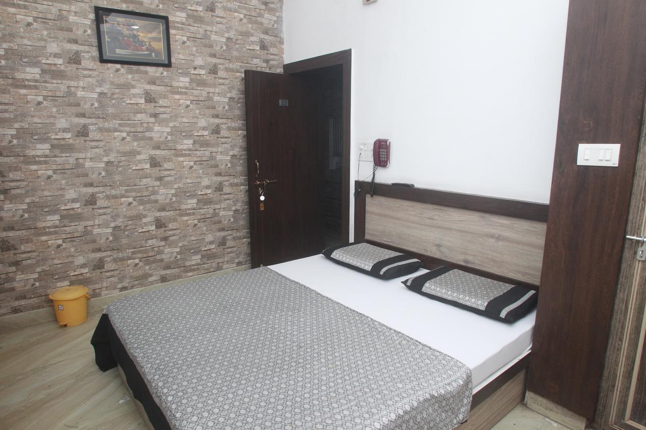 ורנאסי Alakhnanda Guest House מראה חיצוני תמונה