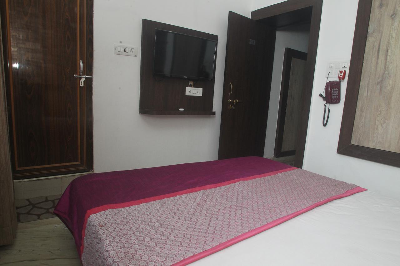 ורנאסי Alakhnanda Guest House מראה חיצוני תמונה