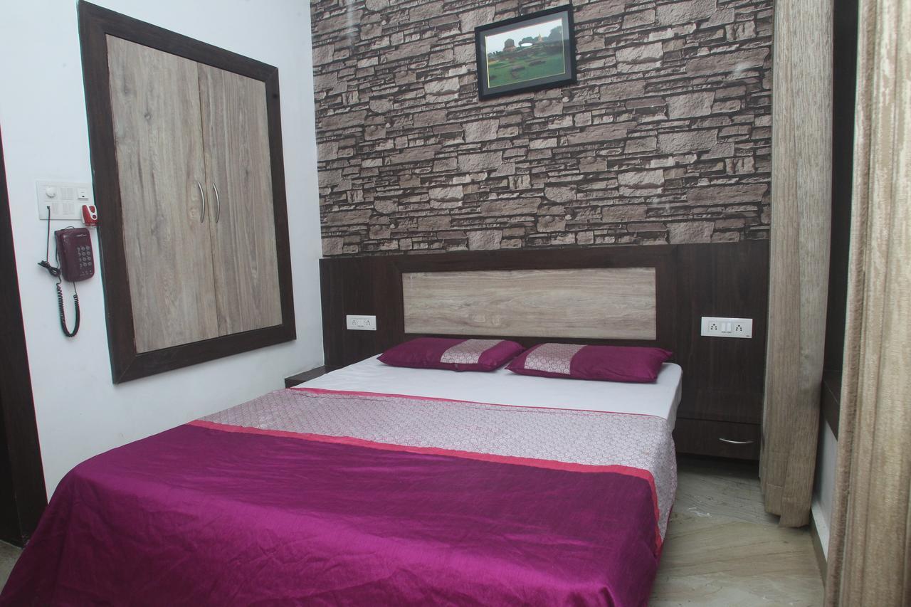 ורנאסי Alakhnanda Guest House מראה חיצוני תמונה