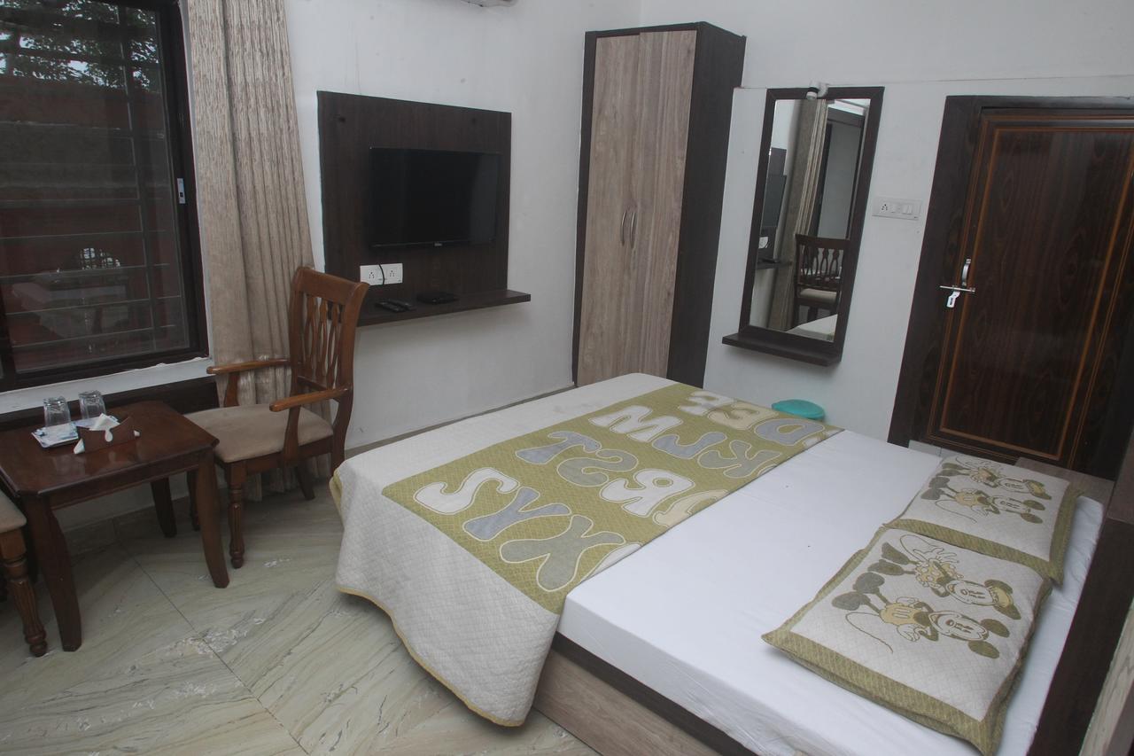 ורנאסי Alakhnanda Guest House מראה חיצוני תמונה