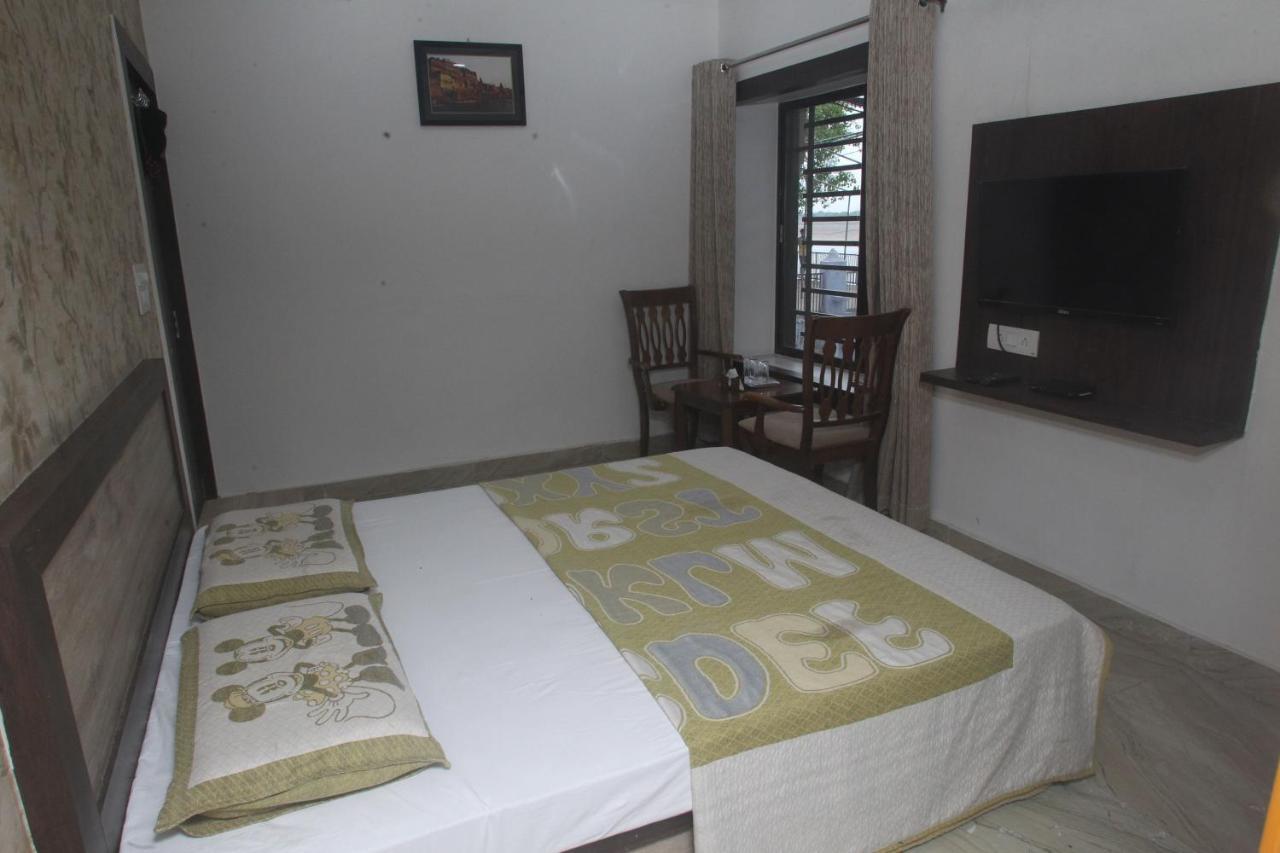 ורנאסי Alakhnanda Guest House מראה חיצוני תמונה